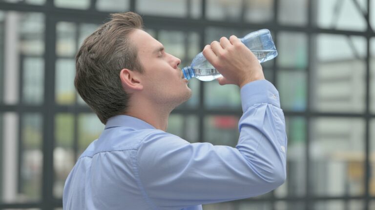 Est-ce que l'employeur doit fournir de l'eau ?